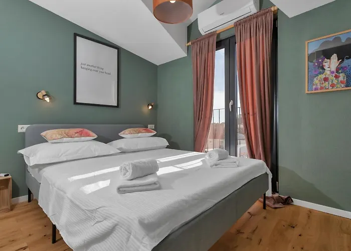 Casa vacanze Romantic Stone House/city Center/beach!