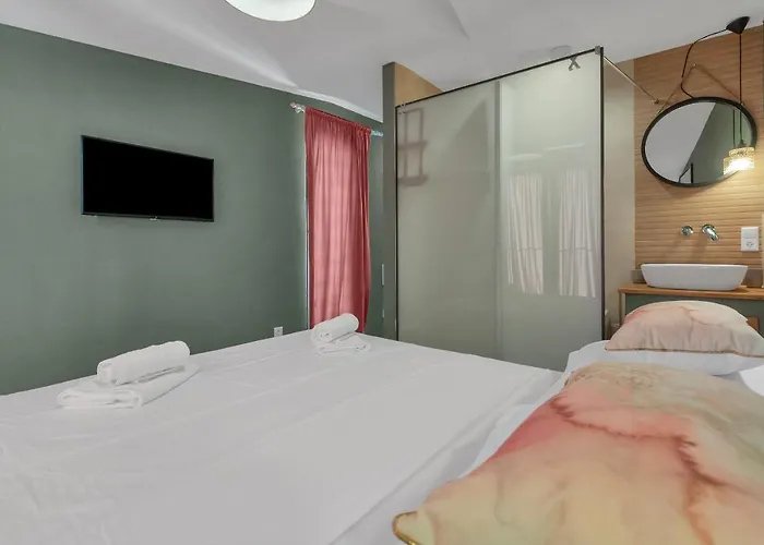 Romantic Stone House/city Center/beach! *