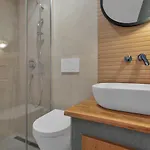 Romantic Stone House/city Center/beach! בית נופש *