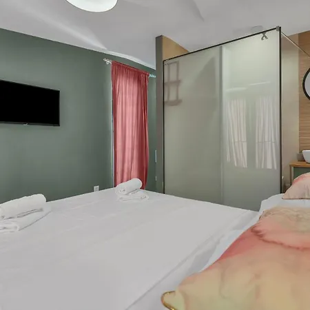 Romantic Stone House/city Center/beach! *